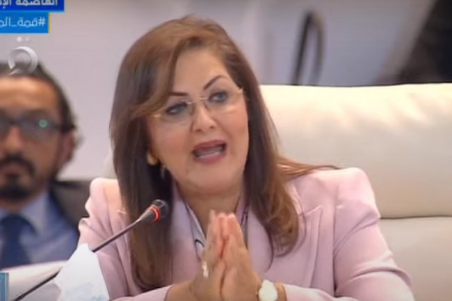 هالة السعيد :  العمل بالمليارات الموجودة داخل البلد لن يخلق قيمة مضافة