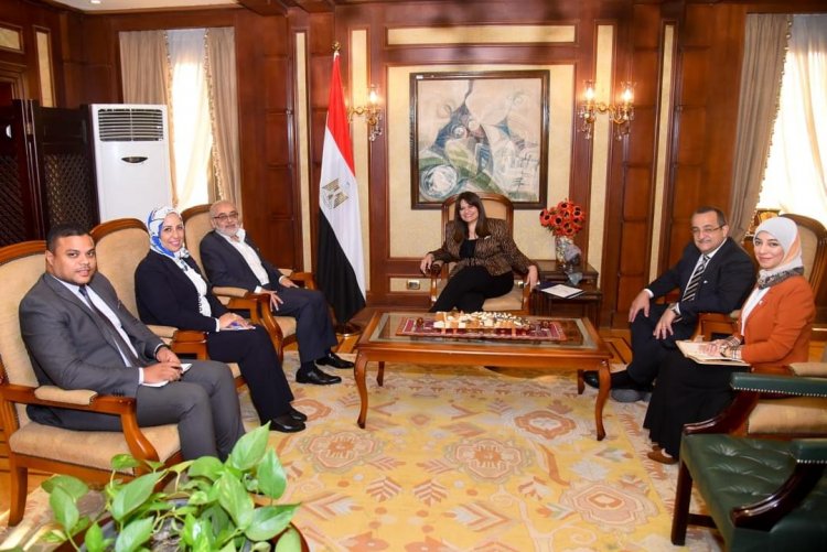 وزيرة الهجرة تبحث فكرة انشاء  شركة استثمارية للمصريين بالخارج لتنفيذ مشروع استثماري طبي  بمصر