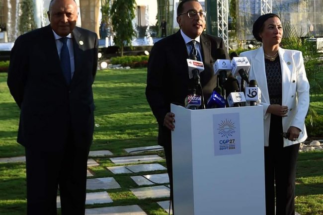 رئيس الوزراء يفتتح المنطقة الخضراء ويتفقد أجنحة الوزارات وعدداً من شركات القطاع الخاص