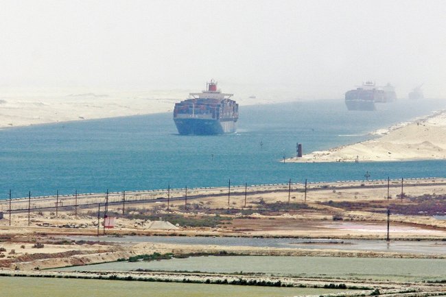  اقتصادية قناة السويس:  قريبًا تنفيذ مشروعات للأمونيا والهيدروجين الأخضر  