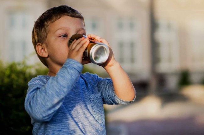 وزارة التعليم تهدد بإحالة مسئولى المدارس للتحقيق بسبب مشروبات الطاقة 