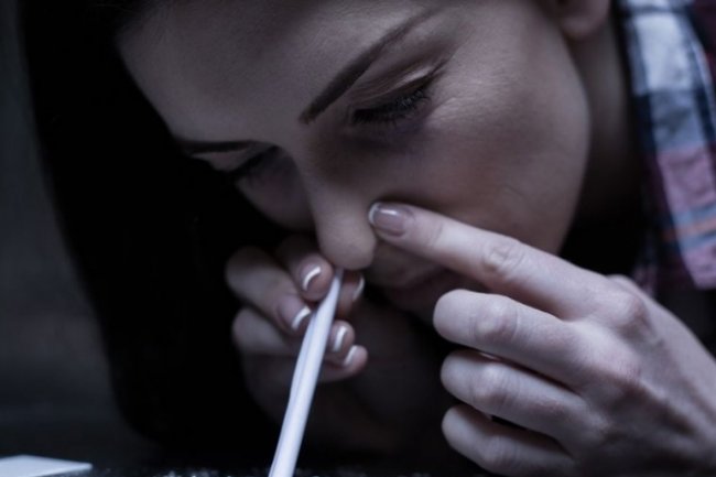 أستاذ سموم :  نسبة التعاطي بين البنات والسيدات في تزايد مخيف         