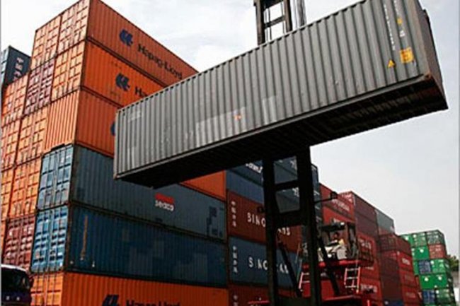 شعبة المستوردين: الإفراج عن جميع السلع والبضائع المخزنة بالموانئ، مطلع العام الجديد