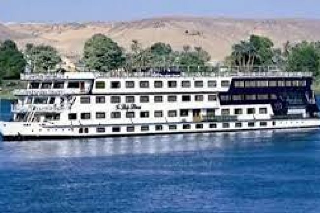 شحوط معدية بنهر النيل بالقرب من إحدى قرى بنى سويف