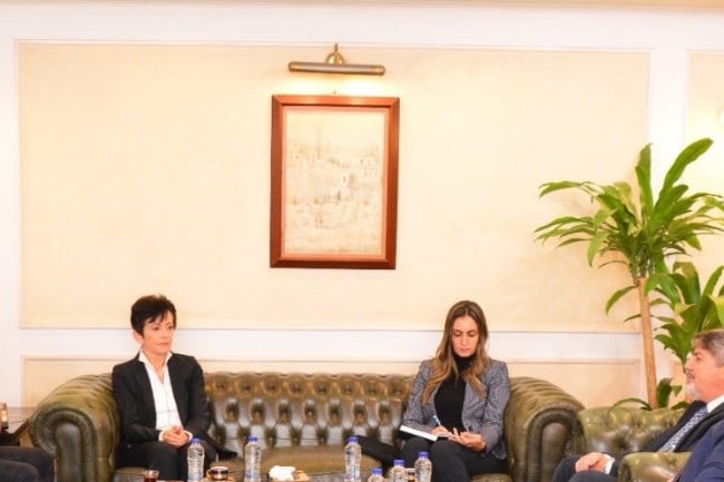 وزير قطاع الأعمال العام يبحث مع شركة "TRS" الشراكة  في مجال إعادة تدوير الإطارات  