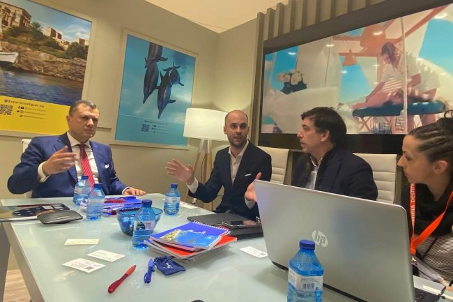 أحمد عيسي يلتقي عدد من مسئولي الشركات السياحية في إسبانيا 