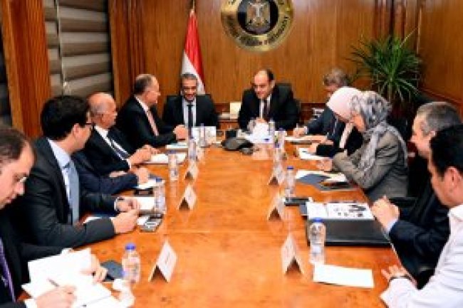 «الصناعة»: إتاحة 100 فدان مرفقة مخصصة للصناعات التى تخدم قطاع الجلود