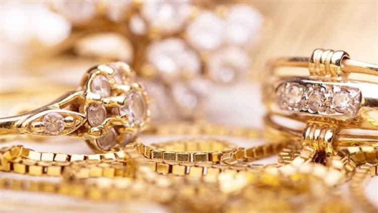 تراجع  الدولار يفقد الذهب بريقه وهذا سعر عيار 21 في محلات الصاغة