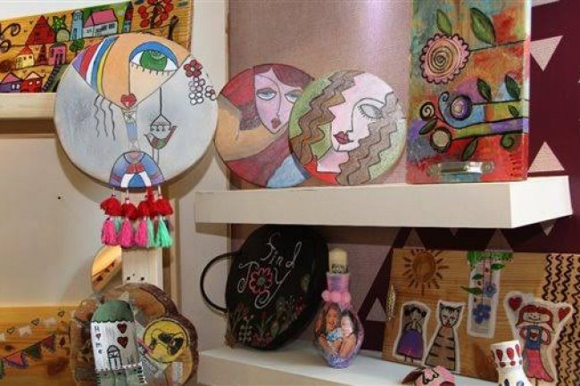 الحرف اليدوية تشارك بمعرض ديارنا بالأقصر