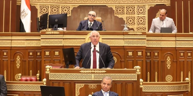 السيد القصير يعلن أمام البرلمان تفعيل منظومة الزراعة التعاقدية