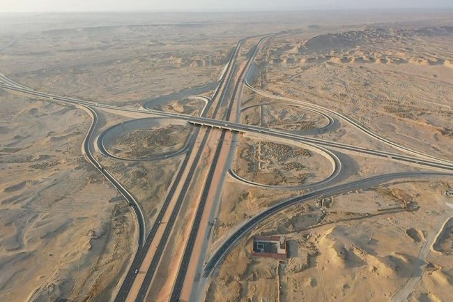 بتكلفة 2.5 مليار جنيه .. السيسي يفتتح المرحلة الثانية من طريق الصعيد الصحراوي الغربي