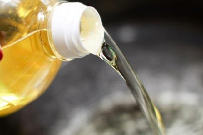 التموين : زجاجة الزيت الـ 700 مللي بـ 40 جنيها