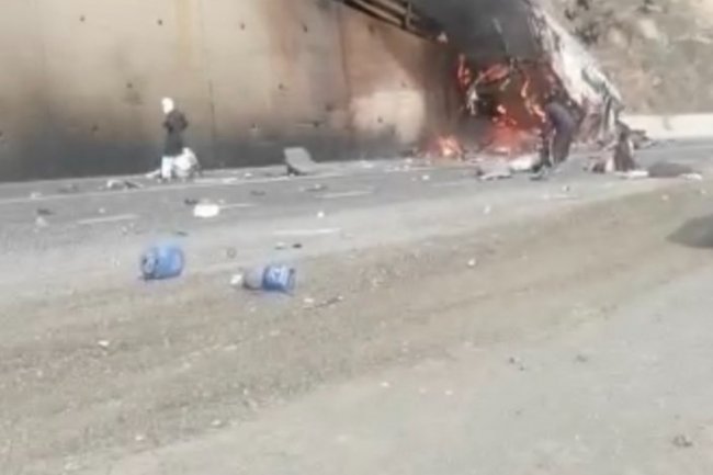 بالفيديو.. حادث مروري مروع لمعتمرين بالسعودية