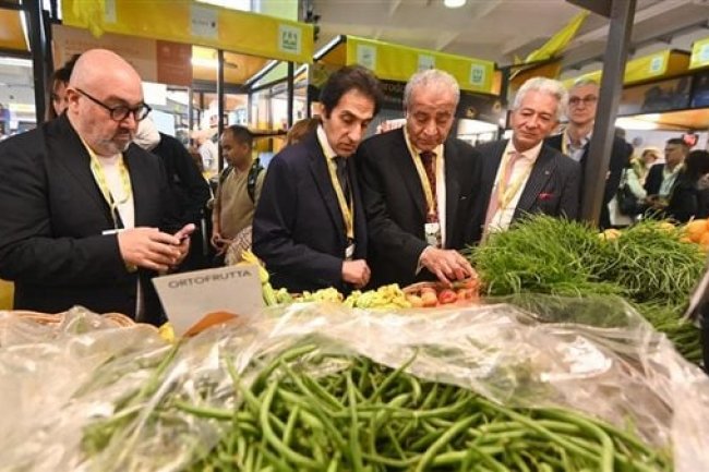 "المصيلحي" يبحث تطوير أسواق اليوم الواحد والجملة بدعم من الاتحاد الأوروبى 