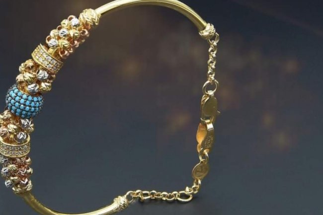 أسعار الذهب تنخفض عالميا ومحليا 