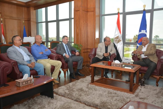 وزير قطاع الأعمال العام يبدأ زيارة لمحافظة السويس لتفقد عدد من الشركات التابعة