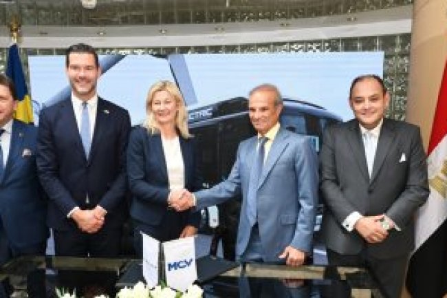  توقيع اتفاقية لتصنيع أتوبيسات كهربائية بين مصر والسويد