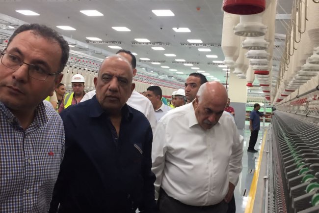  وزير قطاع الأعمال العام يتابع التشغيل التجريبي لمصنع "غزل 4" ويشهد أول شحنة تصدير للخارج