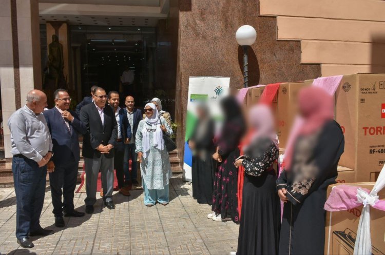 محافظ الشرقية يسلم 20 جهازا كهربائيا للمقبلات على الزواج بالتعاون مع مجموعة العربي