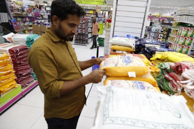 أسعار السلع فى منافذ الحكومة .. السكر بـ 27 جنيها والأرز بـ 22 جنيها