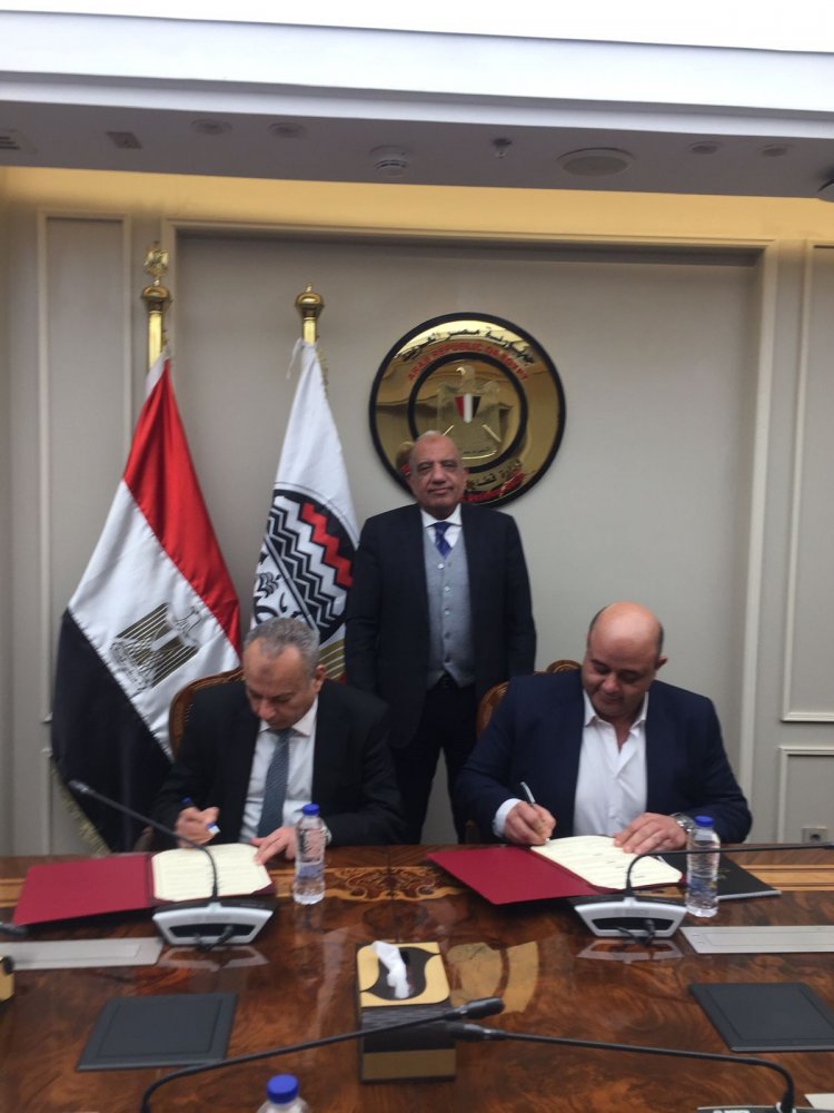 بالشراكة مع شركة "هيلثي فاميلي"..    *وزير قطاع الأعمال العام يشهد توقيع بروتوكول تعاون وشراكة لإقامة مشروع تصنيع زراعي وإنتاج حيواني وألبان بالصالحية الجديدة 